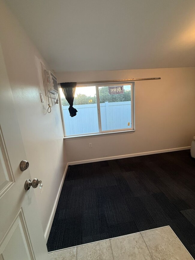 Building Photo - For Rent – 2 Bedroom, 1 Bathroom with Deta...
