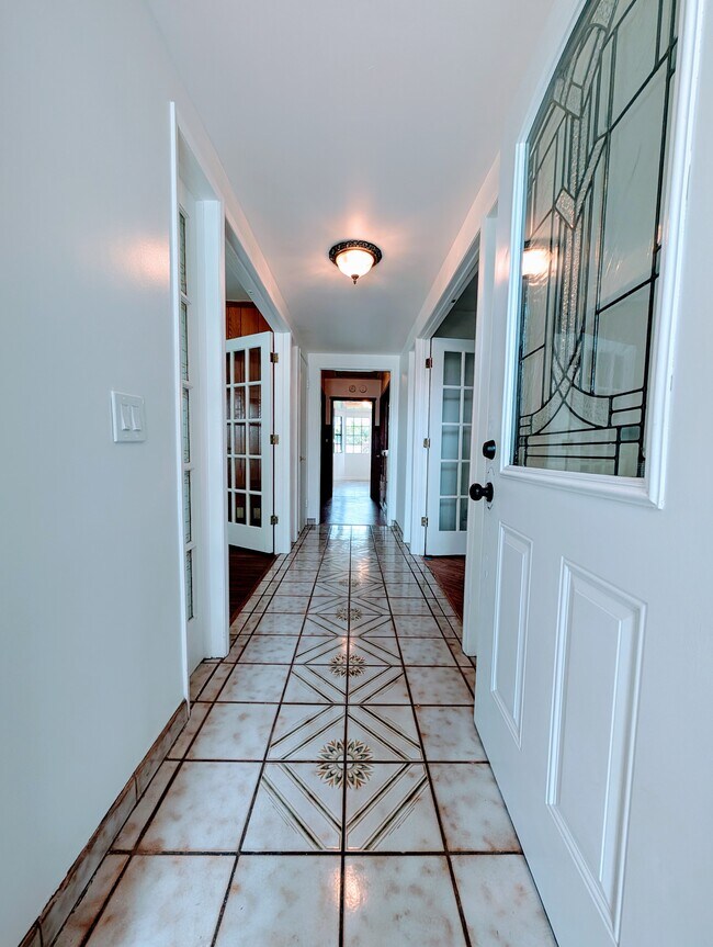 Foto del edificio - 1308 Claremont Pl