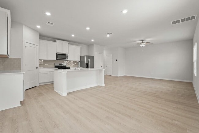 Building Photo - 222 Forest W St