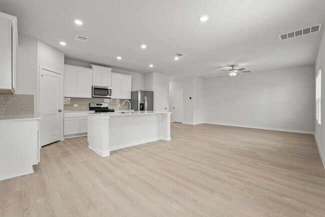 Foto del edificio - 222 Forest W St