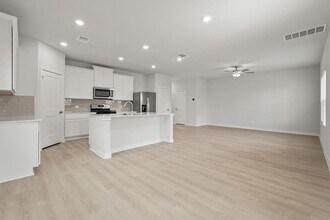 Building Photo - 222 Forest W St