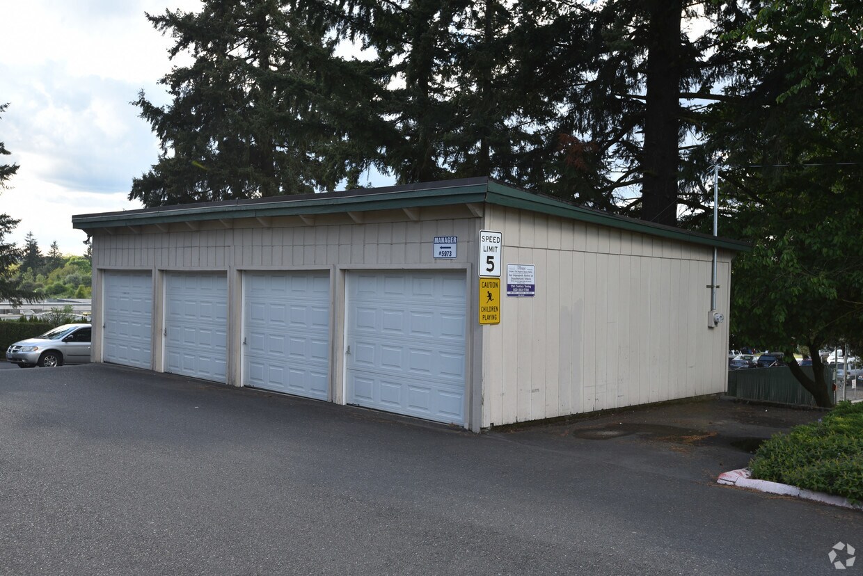 Building Photo - SkyNat Apartments - 122nd Avenue