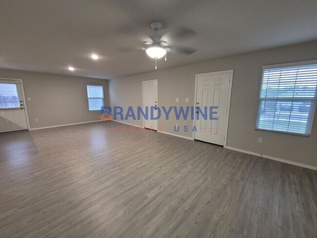 Foto del edificio - *SPECIAL OFFER! TOURS AVAILABLE!* 3 BEDROO...