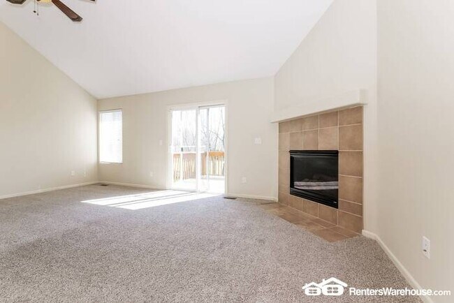 Building Photo - Beautiful 5 Bed 2 Bath In North KC!