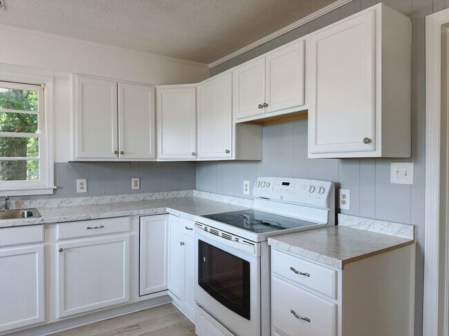 Building Photo - 1463 Beacon Light Rd