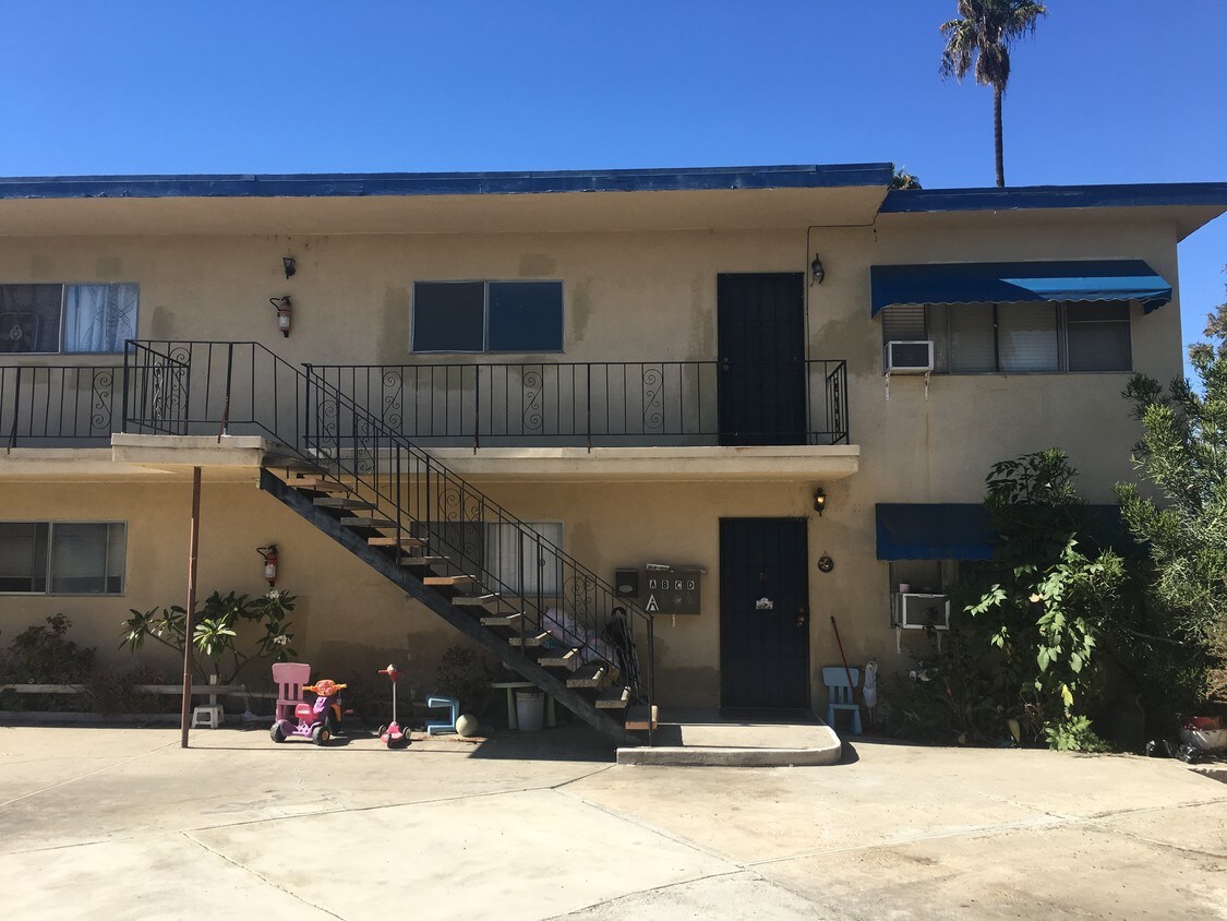1018 E 32nd St Unit B, Signal Hill, CA 90755 1018 E 32nd St Signal