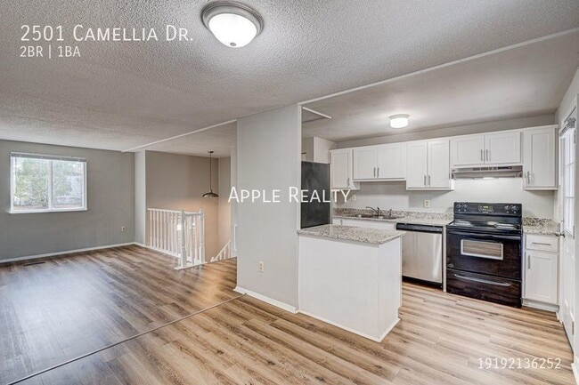Building Photo - 2501 Camellia Dr. Apt B - Available Now!