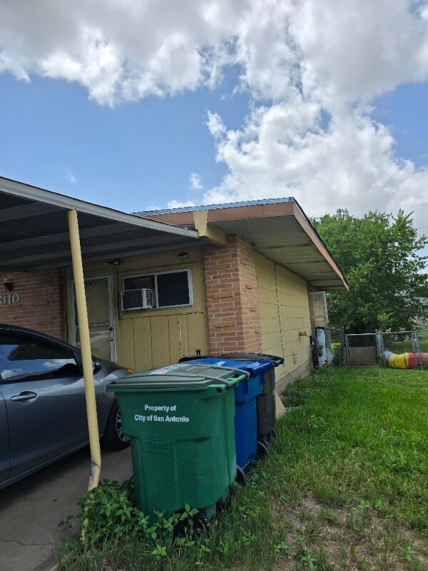 Building Photo - 310 Hialeah Ave