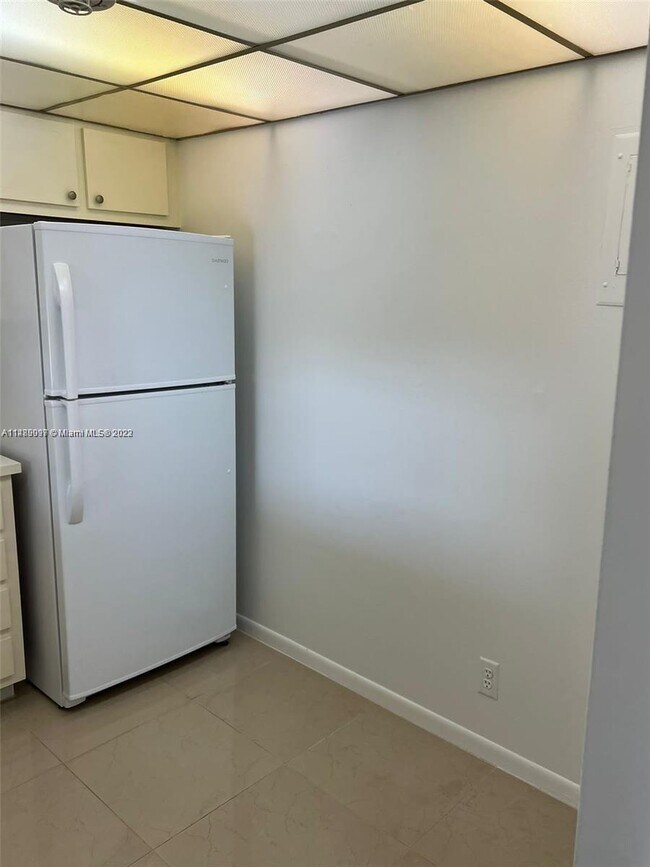 470 Executive Center Dr Unit 4I, West Palm Beach, FL 33401 Condo for