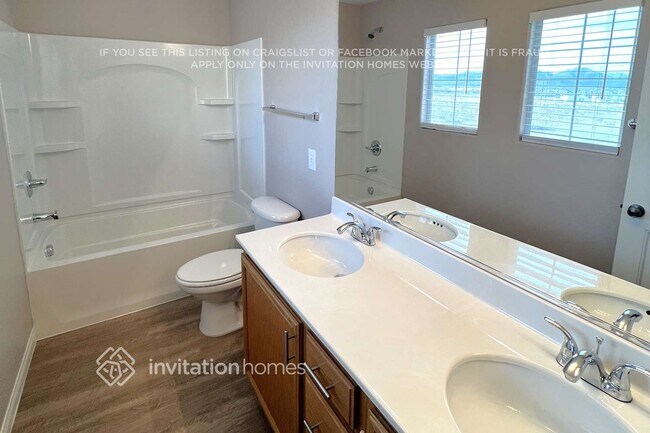 Foto del edificio - 12045 Spice Tree St