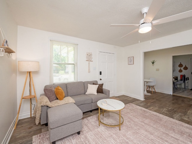 Building Photo - 1917 Bragg St