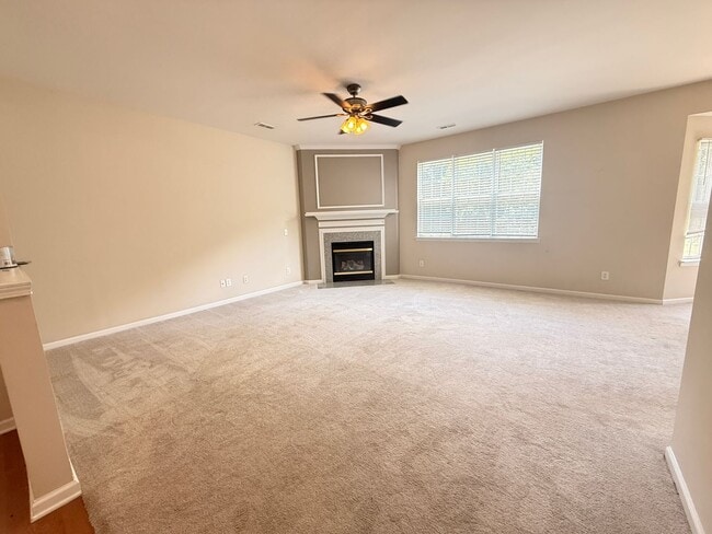 Building Photo - Coming Soon! 3 BR/2.5BA | Newly Renovated Single Family Home | Private backyard| In Charlotte!