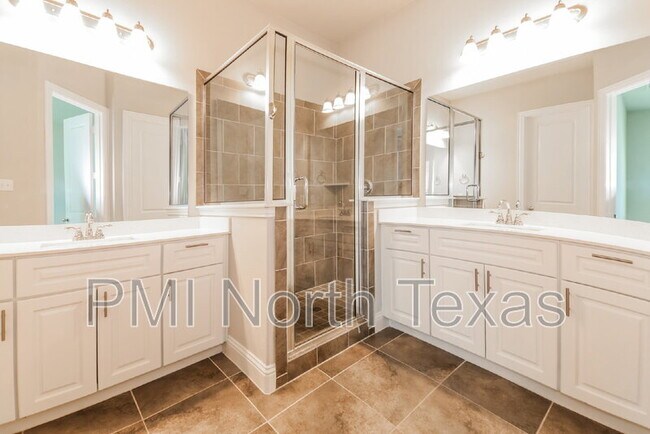 Building Photo - 4238 Shavano Dr