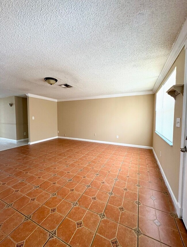 Building Photo - 6707 Lenoir Dr