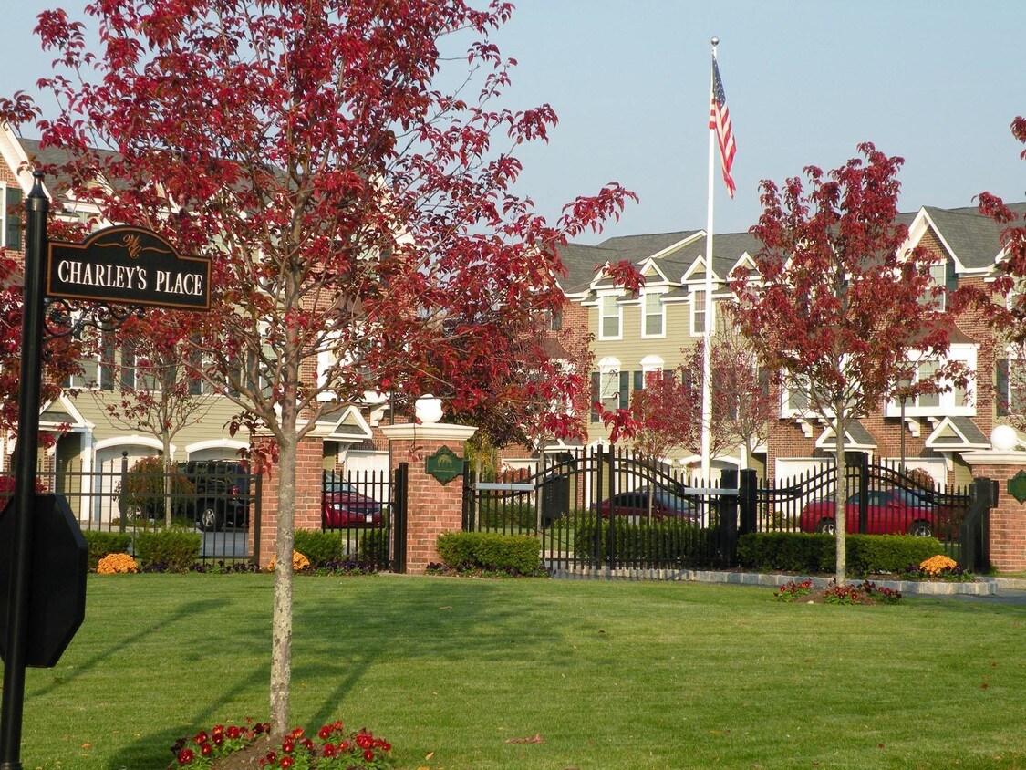 Chatham Square 231 Charley's Pl Bay Shore, NY Apartments for Rent