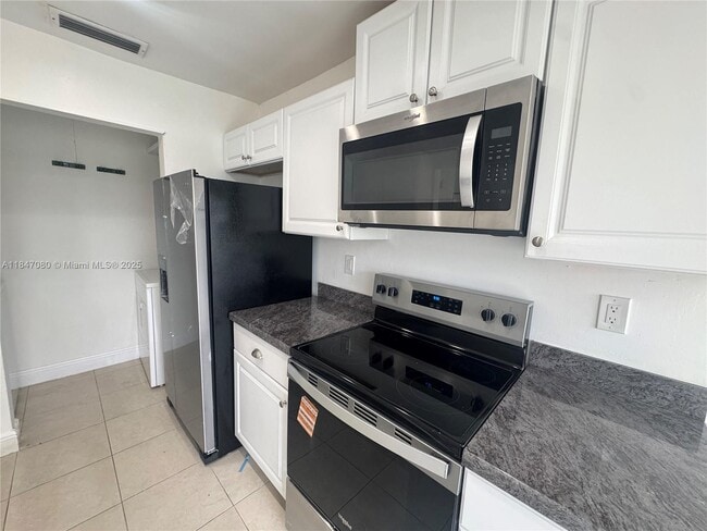 Foto del edificio - 11002 SW 122nd Pl