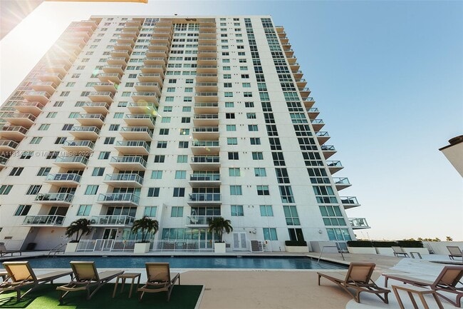 Foto del edificio - 1861 NW S River Dr