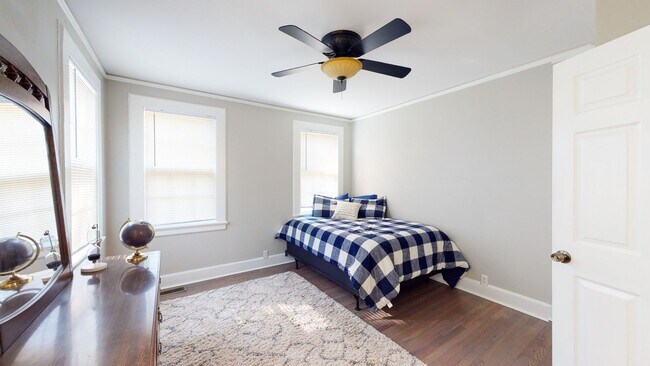 Building Photo - 2 Bedroom 2 Bath Fully Furnished home.