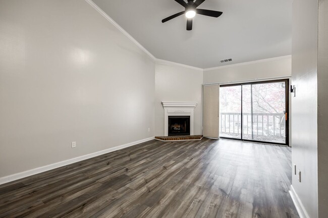 Building Photo - Beautifully remodeled one bedroom, one bat...