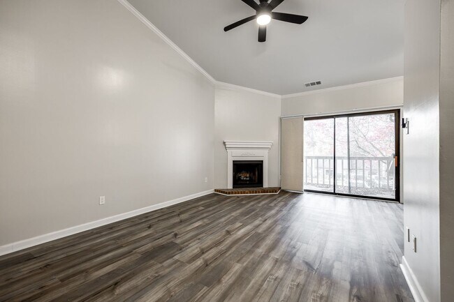Building Photo - Beautifully remodeled one bedroom, one bath in Lake Wylie Woods!