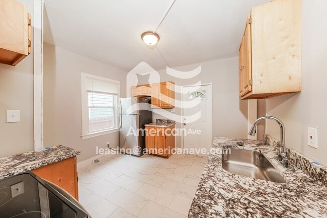 Building Photo - 339 W Calthrop Ave