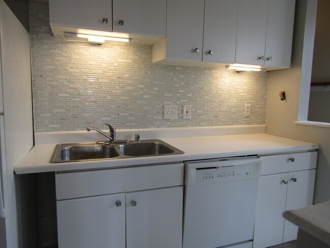 Kitchen - 427 Hopkins St