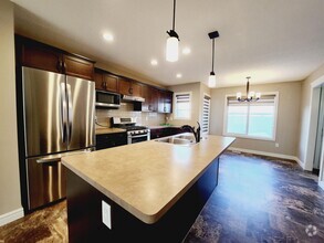 Building Photo - 170 Desrochers Gate SW