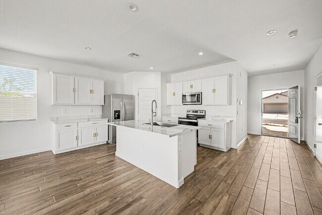 Foto del edificio - RESORT-STYLE COMMUNITY LIVING + 4 BEDROOMS + SPACIOUS LOFT!