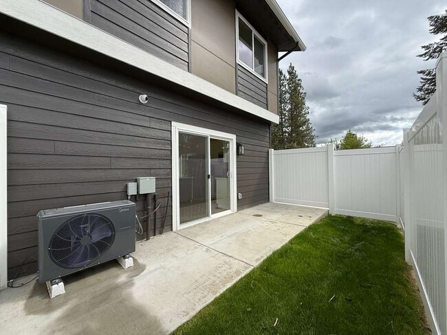 Building Photo - 3925 E 32nd Ave