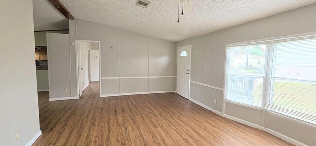 Foto del edificio - 16885 W Lynbrook