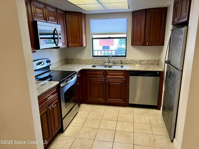 Foto del edificio - 2369 Golf Lake Cir