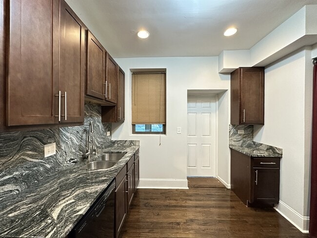 Foto del edificio - 3151 W Belle Plaine Ave