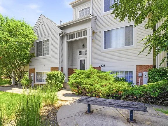 Photo - 2378 Oakfield Ct (Aurora, IL) Townhome