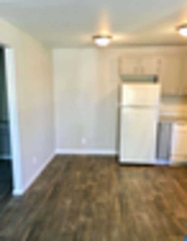 Building Photo - 2035 Meadow Dr