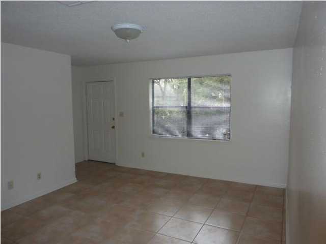 Building Photo - 913 Landry St