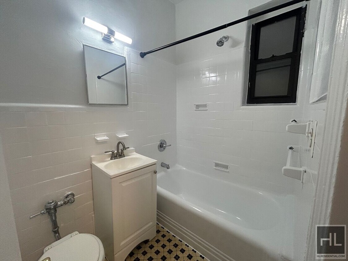 Building Photo - FIRST AVENUE