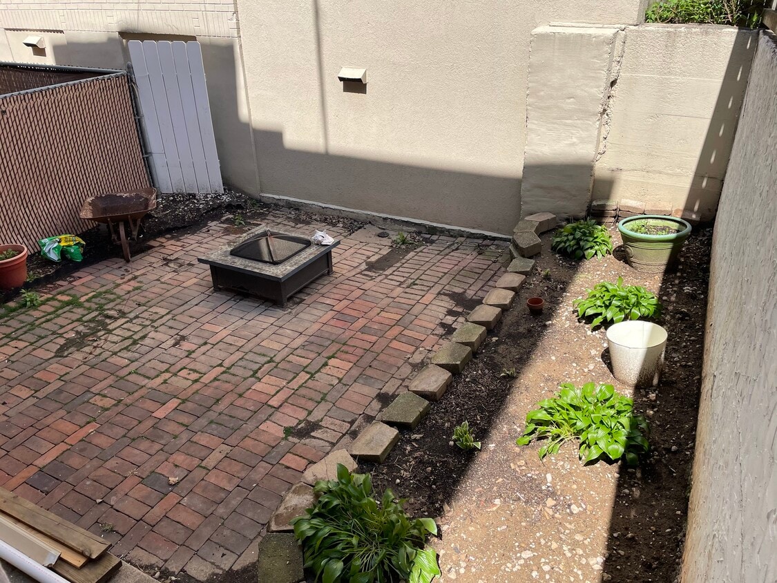 Patio trasero - 519 N Clewell St