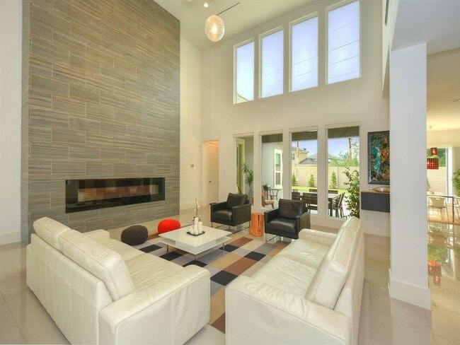 Foto del edificio - 14319 Shadow Garden Ln