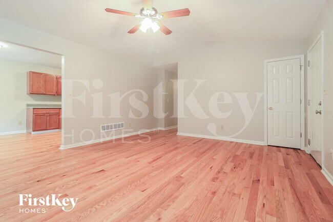 Foto del edificio - 124 Spring Dr