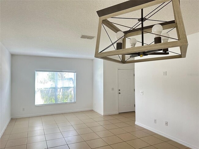 Building Photo - 477 Kestrel Dr