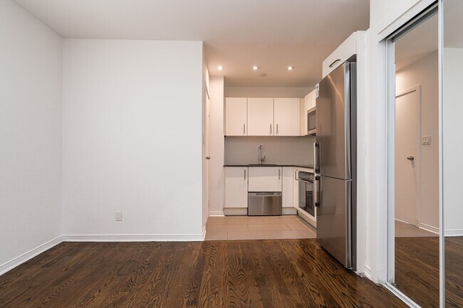 Building Photo - 54 Maitland St