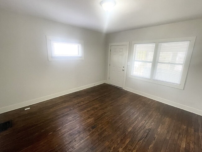 3 Bedroom with Central AC - 3 Bedroom with Central AC Apartment
