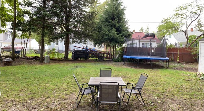 Foto del edificio - 2444 Bucklew Dr