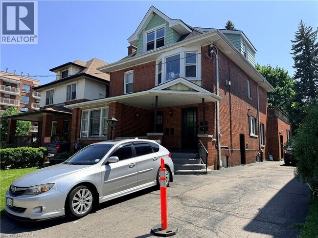 Photo du bâtiment - 220 Maplewood Ave