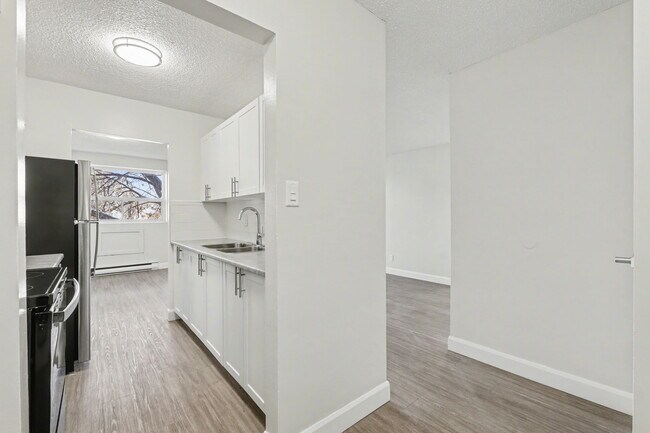 Building Photo - Mapleview Manor