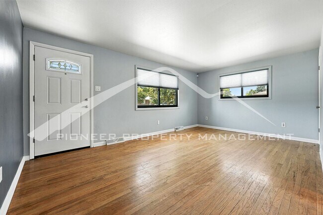 Foto del edificio - Charming Home with Central AC and Fenced Yard