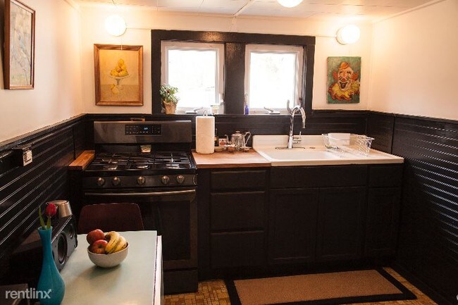 Building Photo - 2 br, 1 bath Apartment - 1076 glasco turnpike