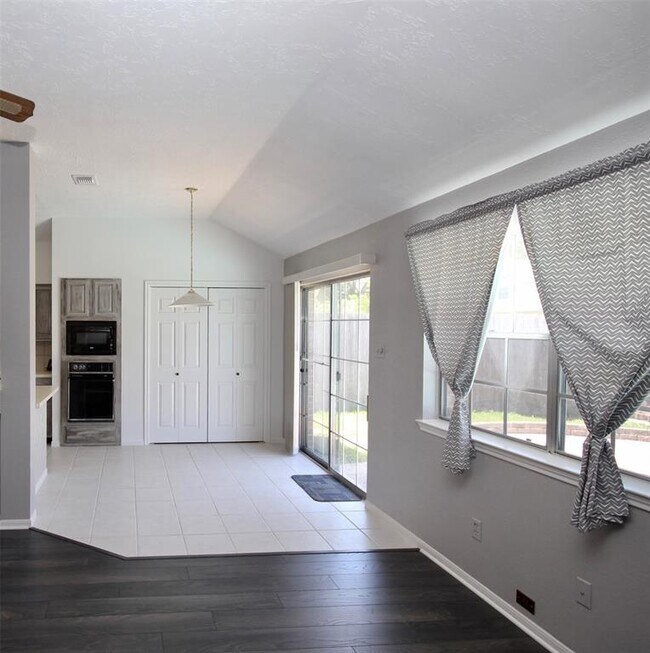 Building Photo - 14926 Radstock Dr