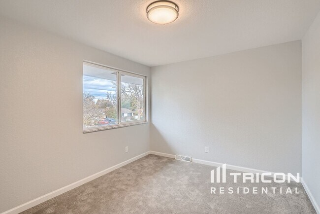 Foto del edificio - 6038 W Fair Dr