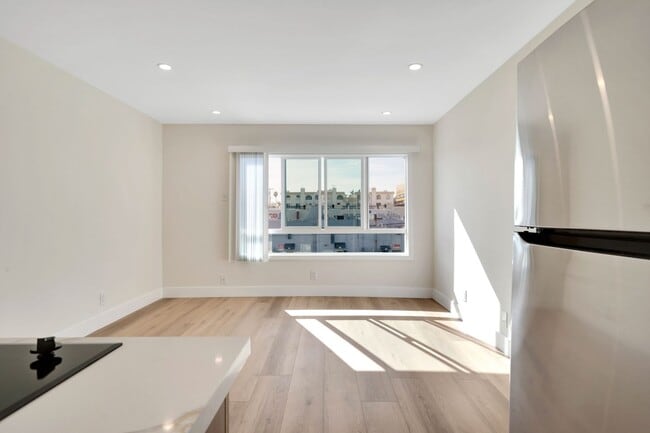 Interior Photo - 1845 Glendon Ave